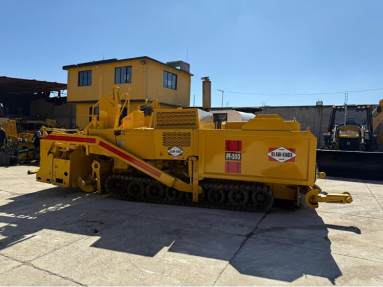 2002 BLAW-KNOX PF510 equipment photo