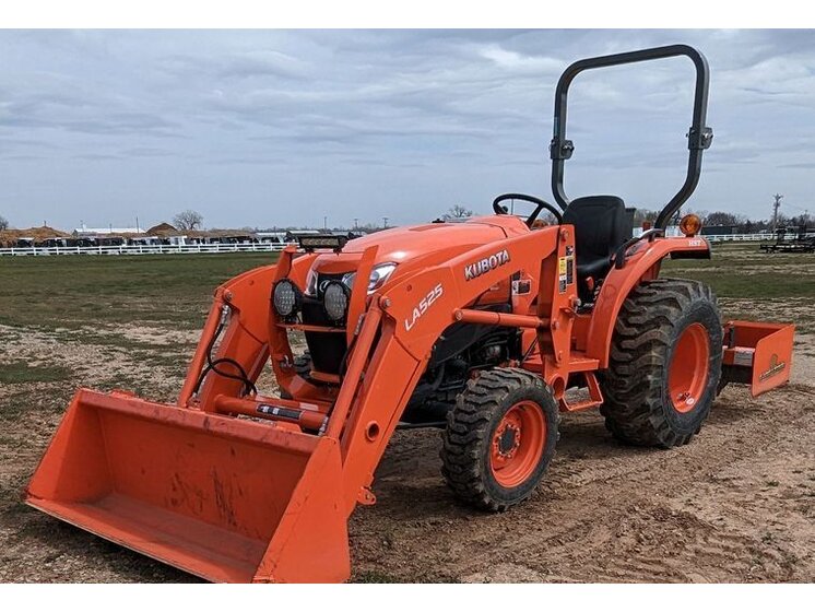 2019 Kubota L3301D equipment photo