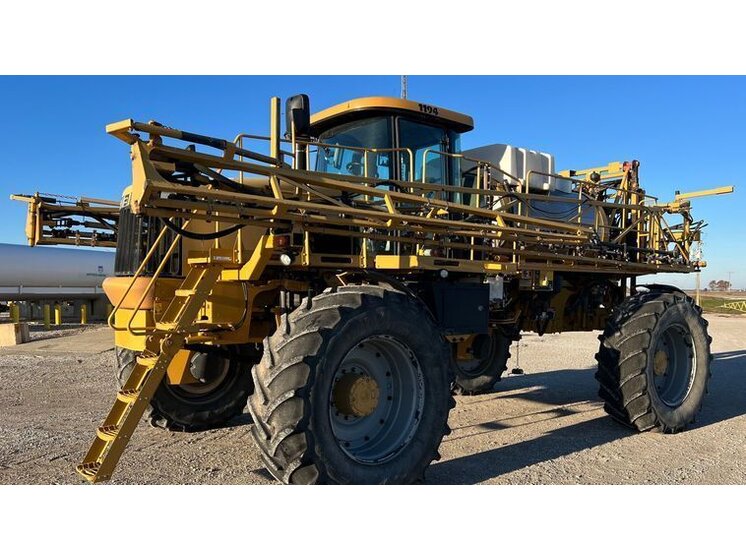 2011 AG Chem RoGator 1194 equipment photo