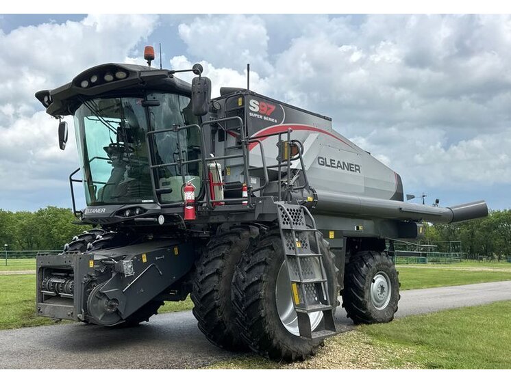 2019 Gleaner S97 Super Series equipment photo