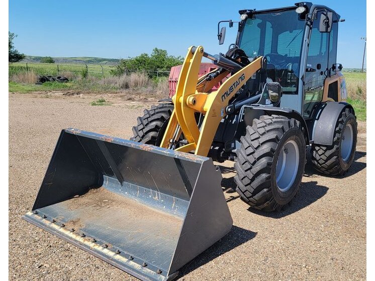 2016 Mustang 608 equipment photo