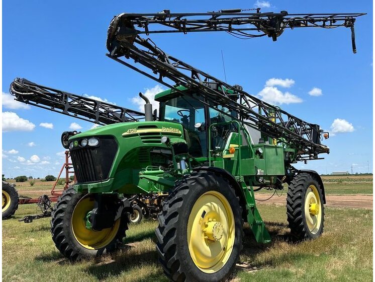 2005 John Deere 4720 equipment photo