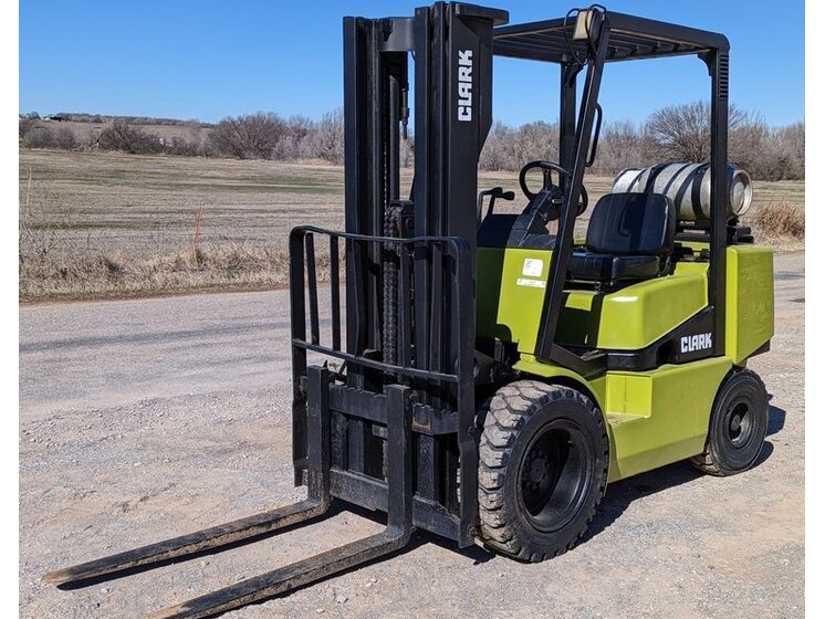0 Clark CGP30 equipment photo
